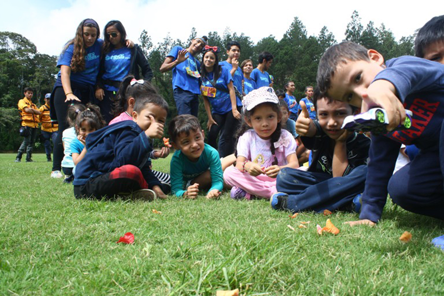 Chamos gozan un puyero durante asueto escolar