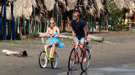 (Video) ¡Estreno! Shakira y Carlos Vives juntos en  el video de “La Bicicleta”