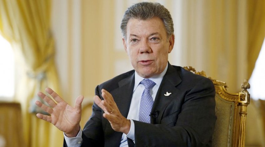 Santos firma decreto del alto el fuego definitivo con las FARC