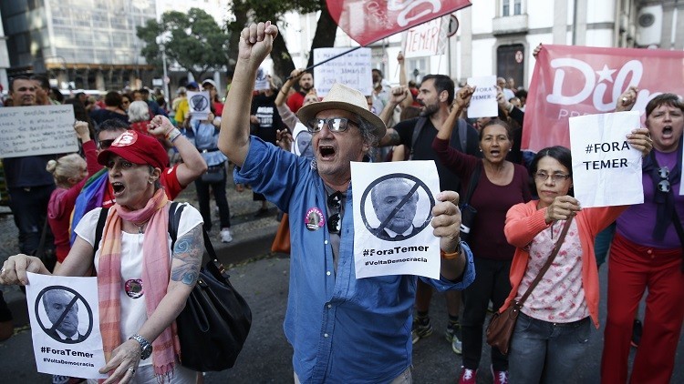 Ola de protesta contra Temer a la espera de conocer el futuro político de Rousseff