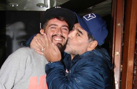 Maradona reconoce a su hijo italiano después de 29 años