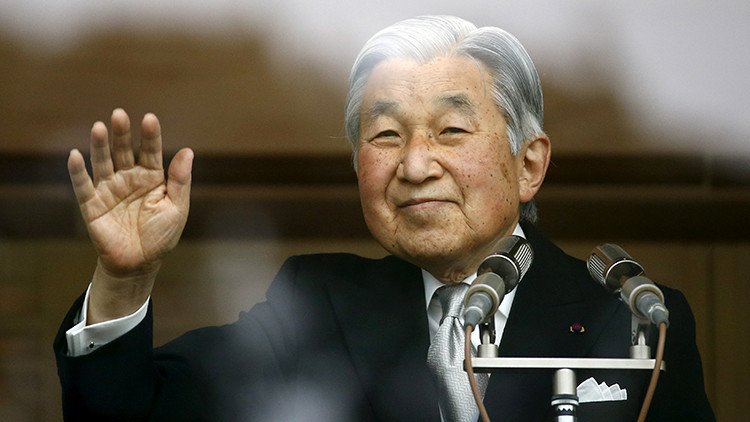 El emperador Akihito pide por televisión que le permitan abdicar