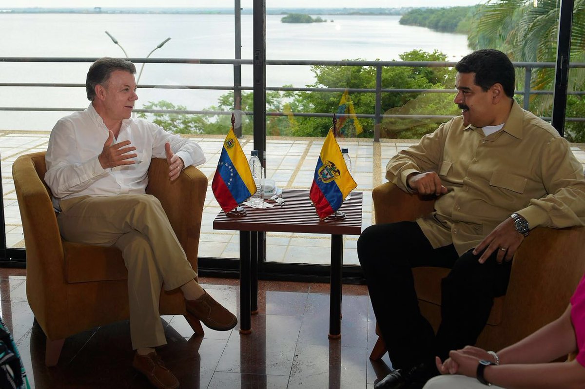 Inicia el encuentro entre Santos y Maduro