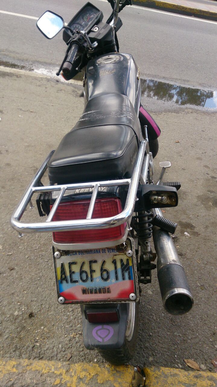 Localizan moto abandonada en El Nacional