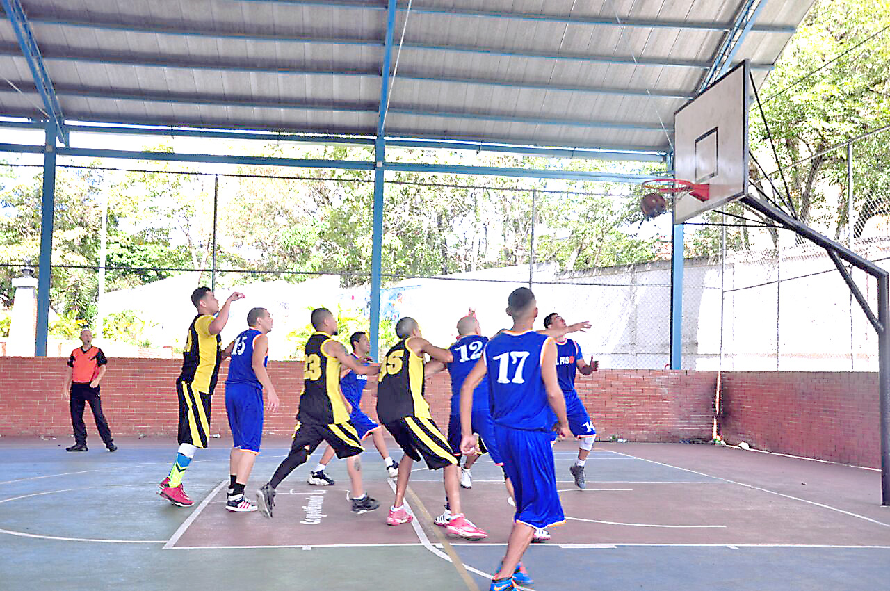 Así va el torneo de baloncesto Master de Los Teques