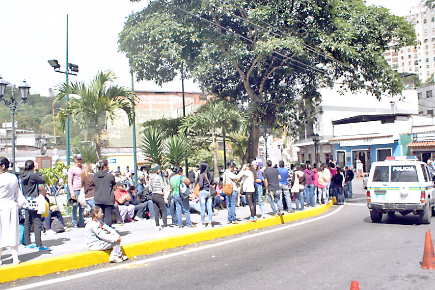 Capacitarán a vecinos para organizar colas en el pueblo