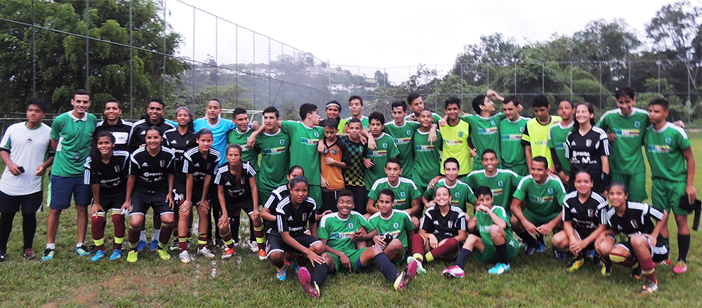 Vinotinto femenino sub-17 enfrentó  a sub-16 masculino de Los Castores