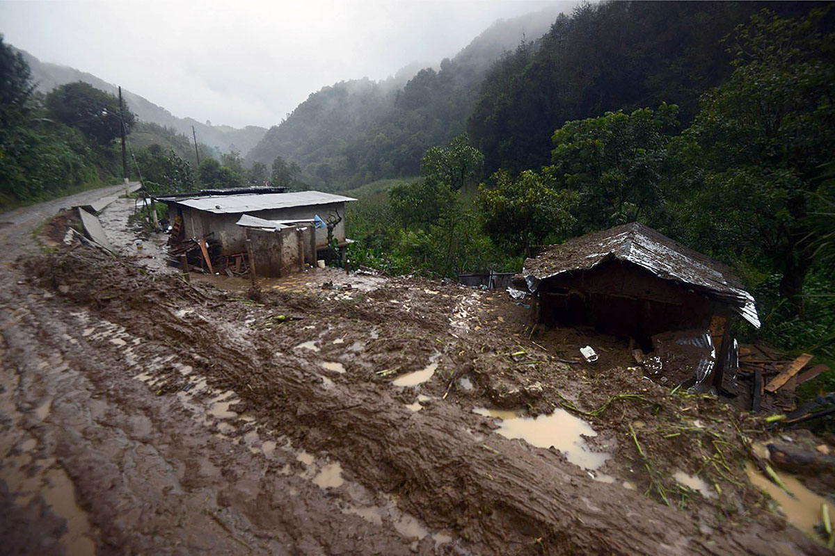 Asciende a 40 muertos tras tormenta Earl en México