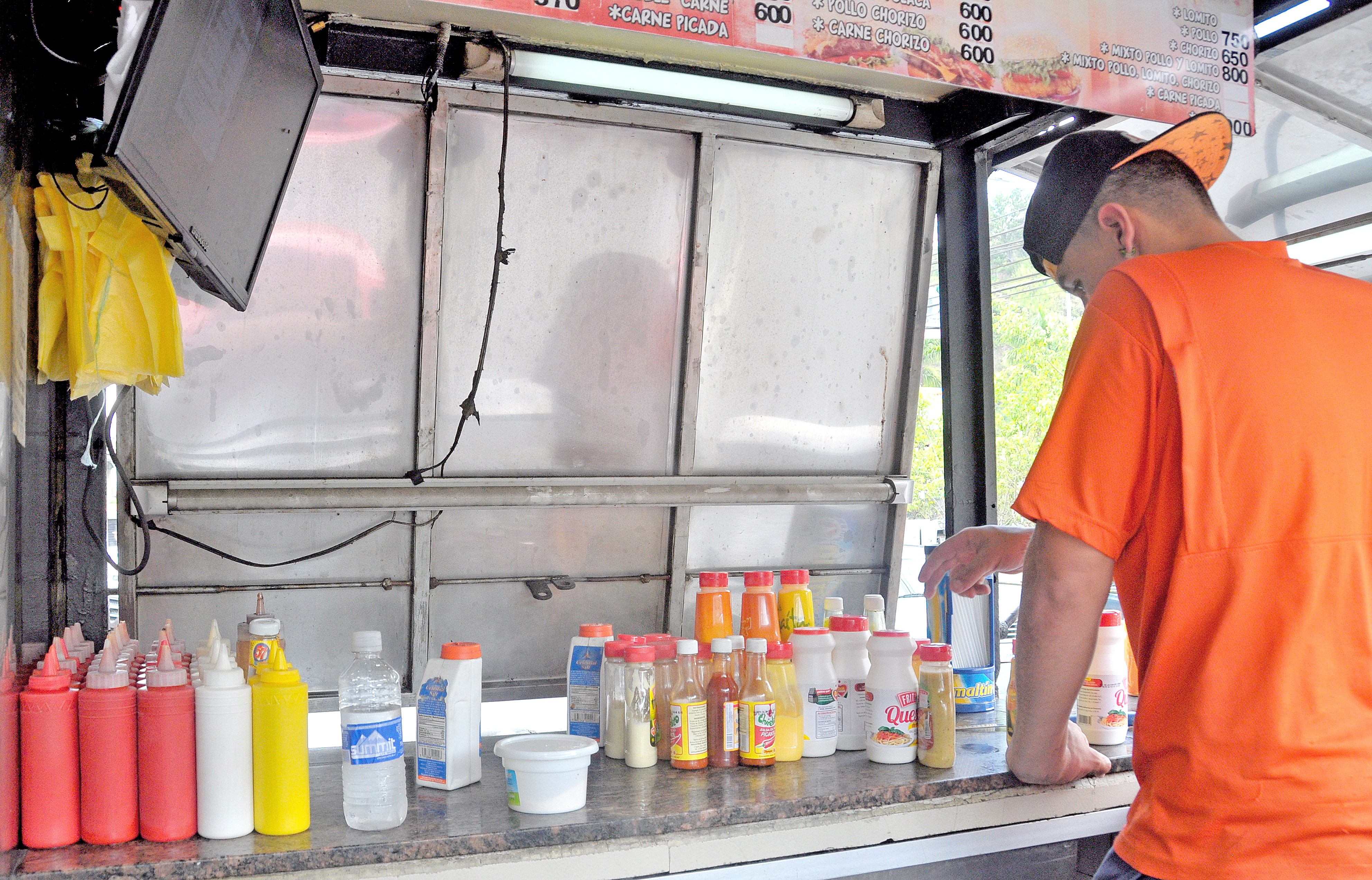 Incrementan ventas de comida rápida sin permiso sanitario