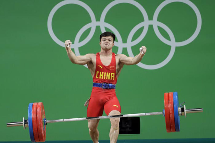 Long gana oro en levantamiento de pesas; impone récord mundial