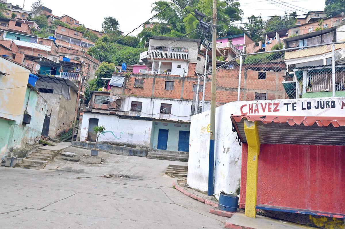 Una vez por semana llega agua en La Montaña