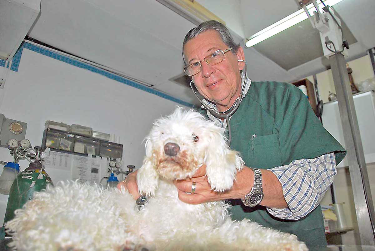 El doctor José Antonio Arrieta es el ángel de las mascotas