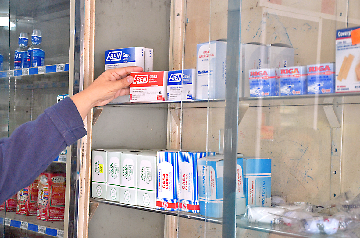 Farmaceutas logran conseguir materiales médicos