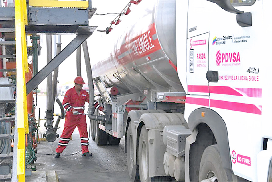 Pdvsa venderá a Colombia 12 millones de litros de gasolina