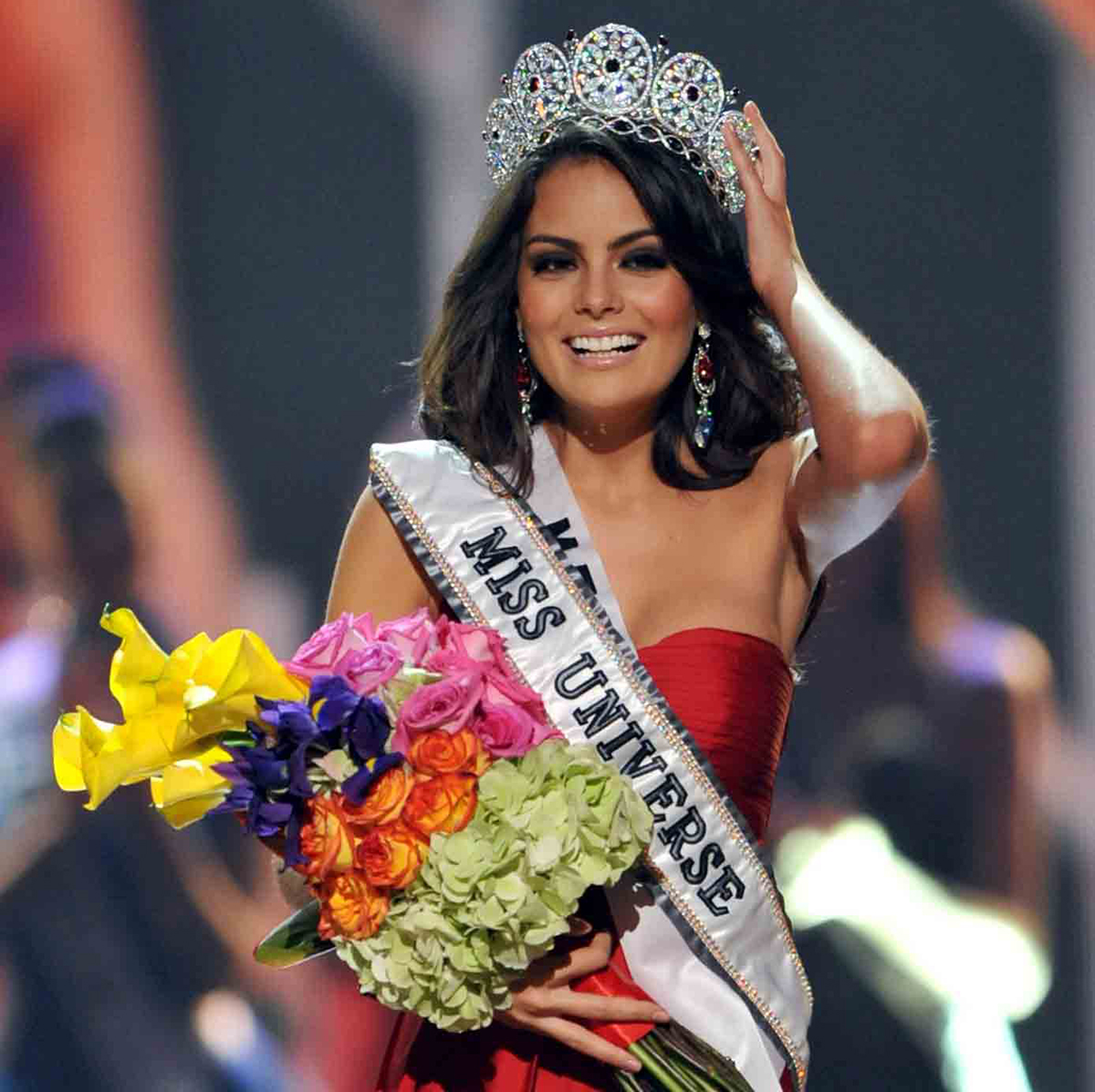 Miss Universo 2010 se casará con el empresario Juan Carlos Valladares