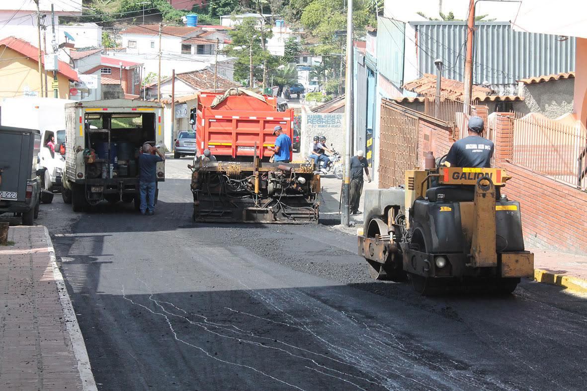 Alcaldía asfalta en el casco central