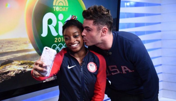 Zac Efron se fue para Río y encontró el amor