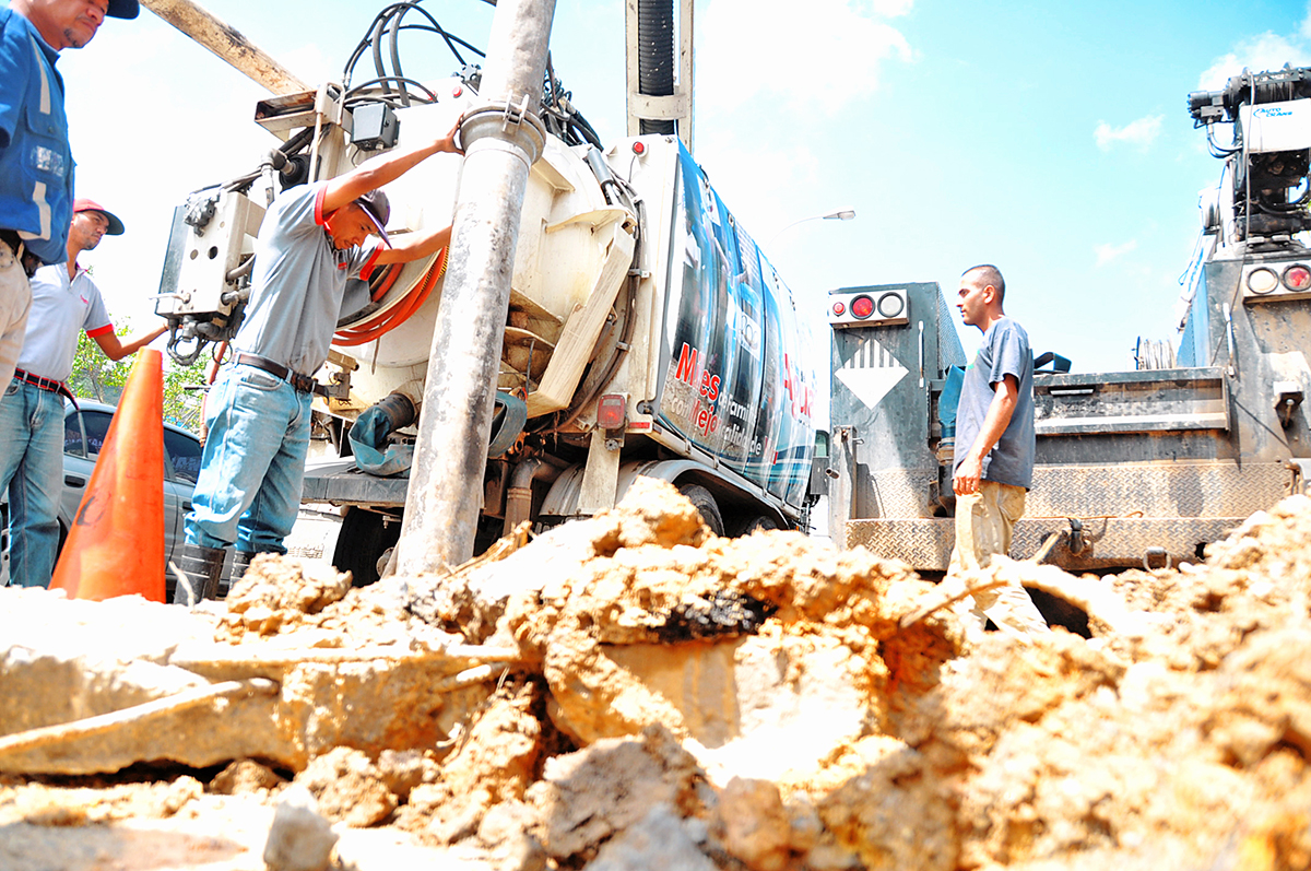 Hidrocapital repara tubo roto en Zona Industrial Kerch