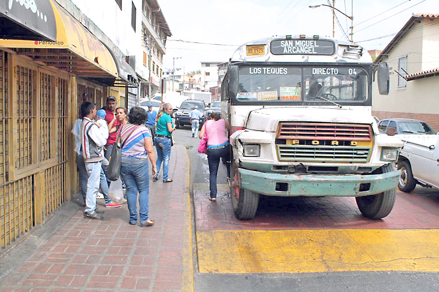 Choferes irrespetan a viejitos y discapacitados