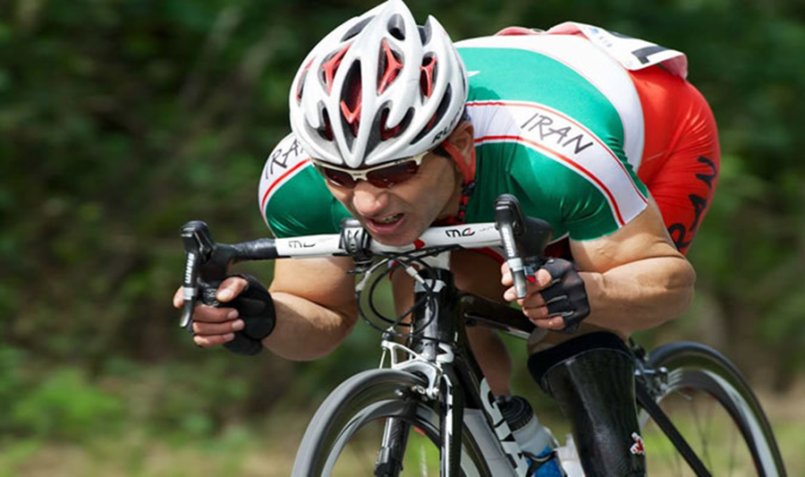 Ciclista iraní Bahman Golbarnezhad muere tras una caída en competición