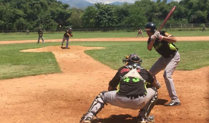 Leones realizó un juego intersecuadras