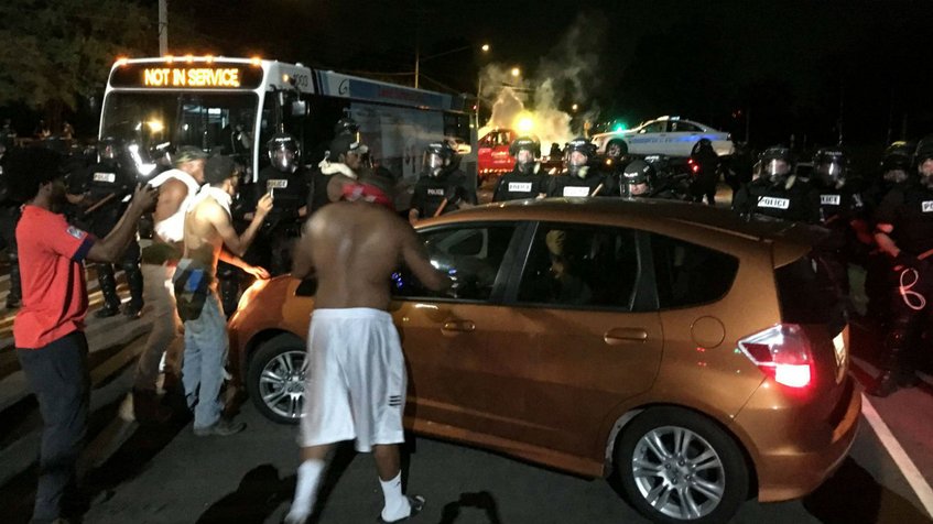 Noche de protestas en Charlotte por muerte de afroamericano