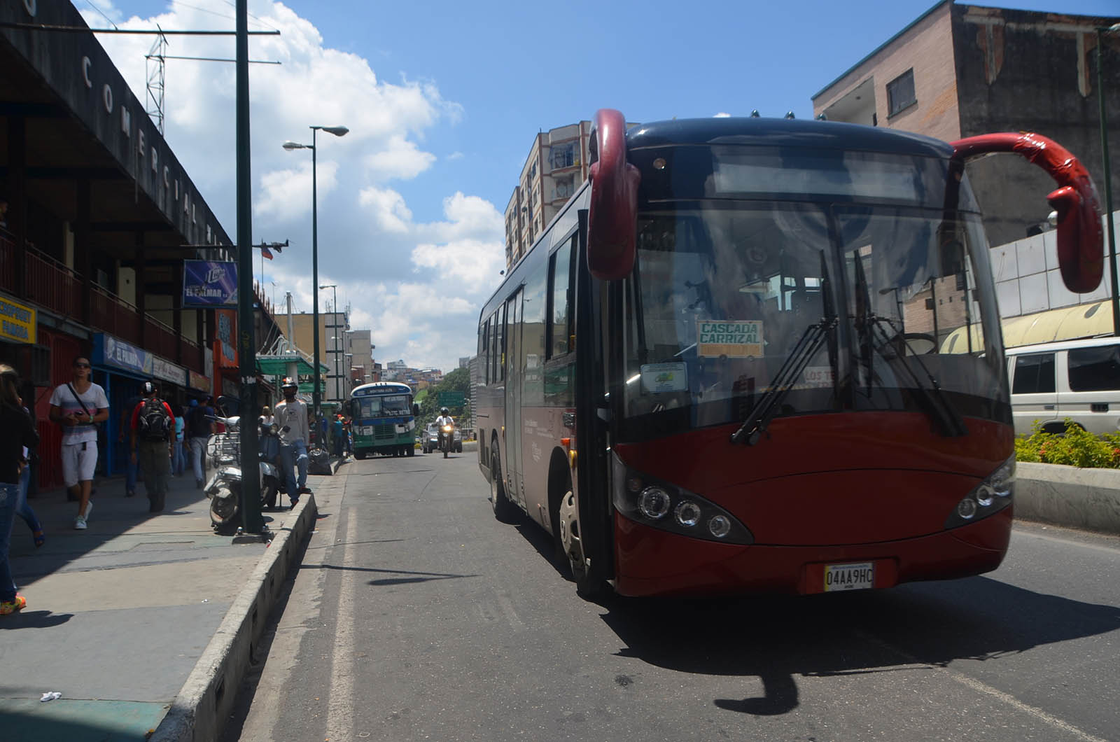 Choferes de buses Yutong cobran  pasaje con sobreprecio