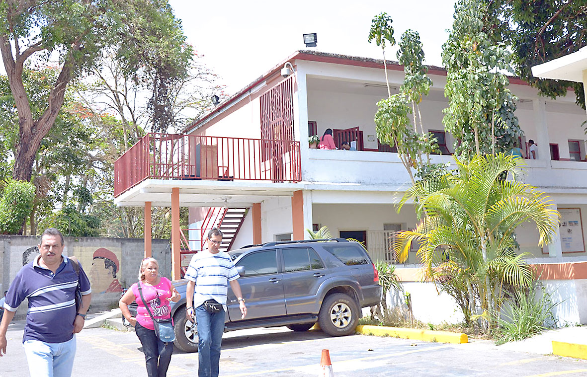Garantizan pago de aguinaldos a trabajadores de la salud