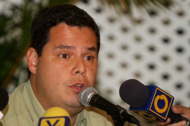 MUD consignó documento ante el CNE con condiciones para recolección del 20%