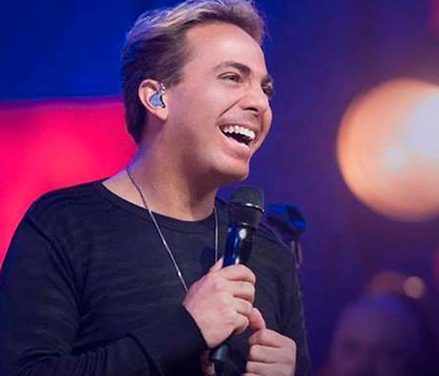 Cristian Castro cerró su Twitter por muerte del Divo de Juárez