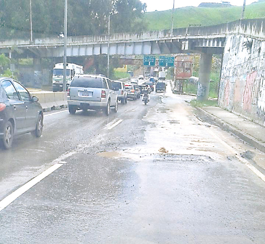Rotura de tubería matriz en la Panamericana