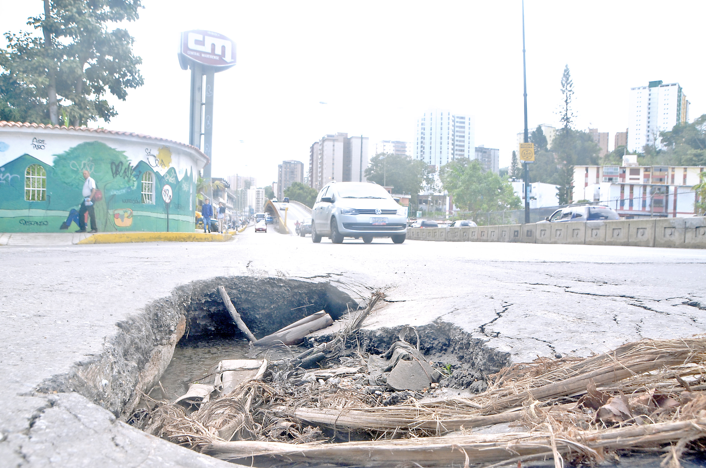 Ojo con tronera en la entrada de La Arboleda