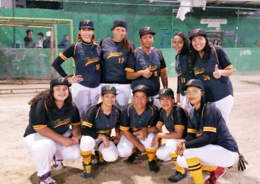 Las verdugas de Titanium sin saborear la derrota en softbol femenino