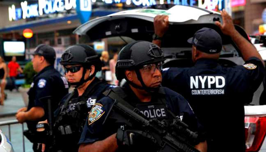 Una persona muerta y 2 oficiales heridos deja enfrentamiento en Manhattan