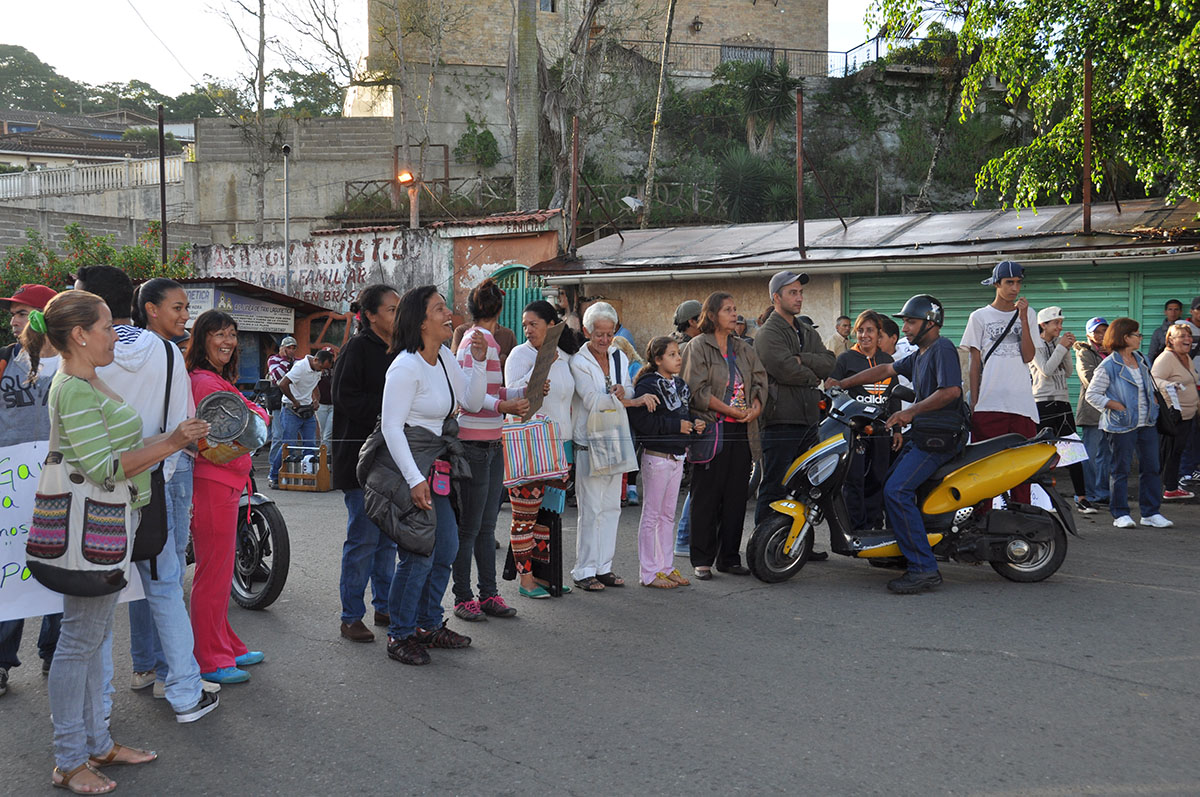Protestan en Lagunetica para exigir asfaltado