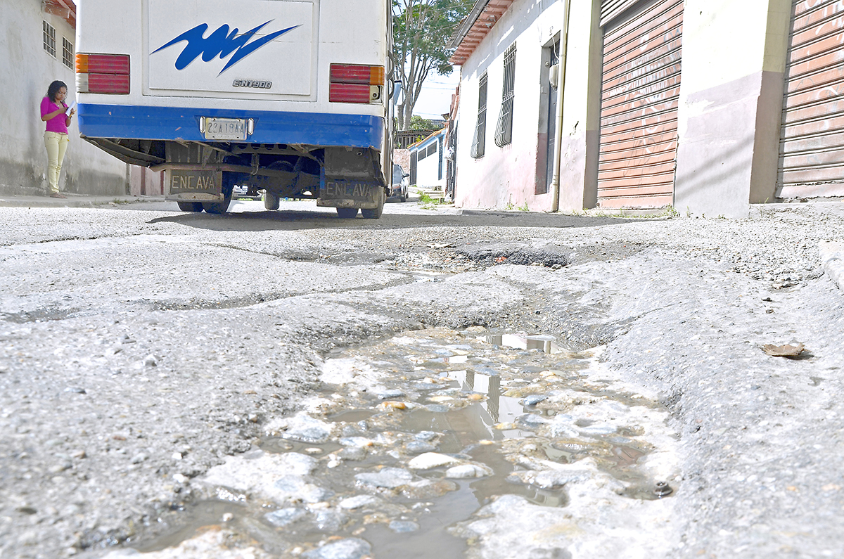 Piden sellar troneras en Alberto Ravell