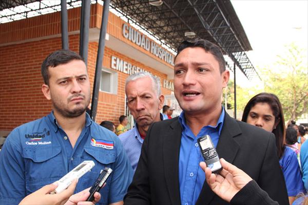 Denuncian detención del diputado Leandro Domínguez