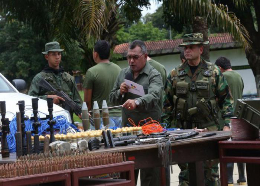 FANB incautó armas de guerra y uniformes militares en una finca de Apure