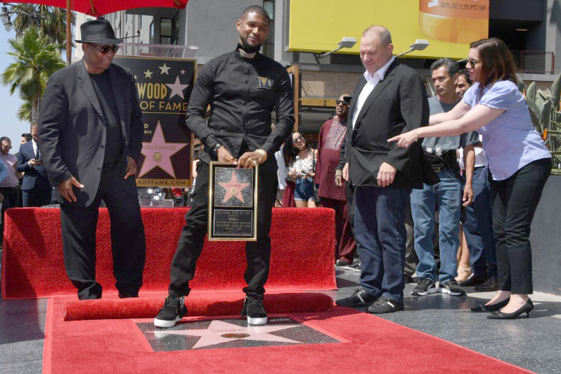 Usher recibió su estrella en el Paseo de la Fama de Hollywood