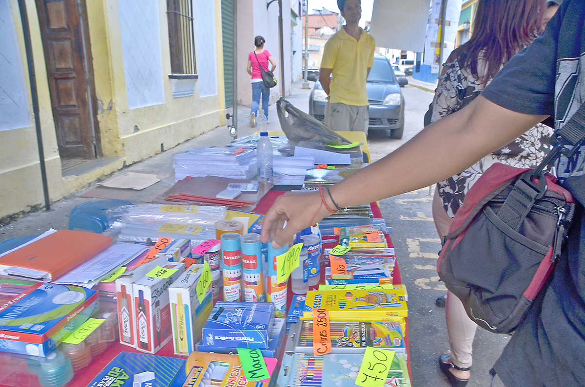 Funda Los Teques extiende feria escolar durante todo el mes