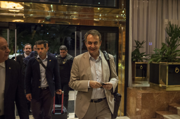 Zapatero arribó hoy a Caracas para continuar con las reuniones