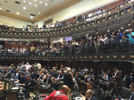 Asamblea Nacional debate hoja de ruta para restituir la democracia en Venezuela