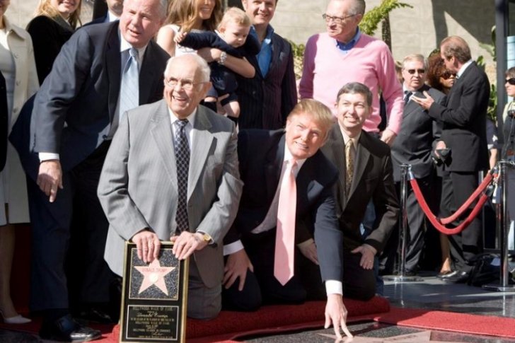 Destrozan la estrella de Donald Trump en el Paseo de la Fama