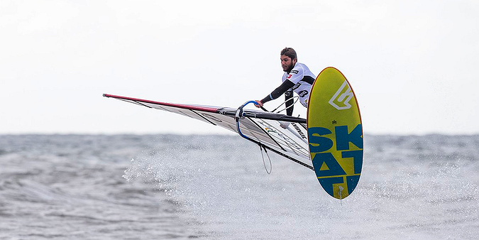 Venezolano Gollito Estredo logra un histórico séptimo título mundial de windsurf