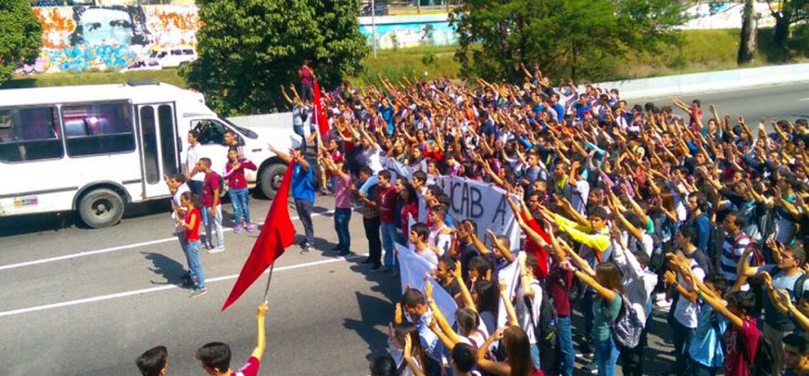 Estudiantes de la UCAB protestaron tras anulación del RR