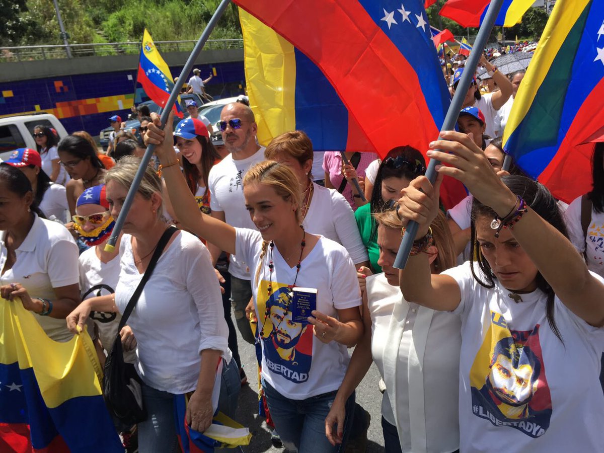 Mujeres en contra del gobierno de Maduro marchan en Caracas