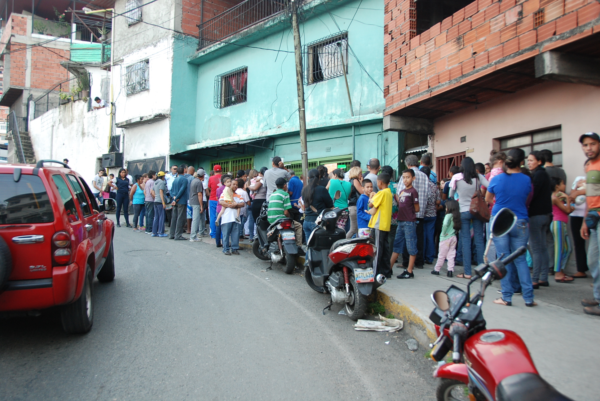 Se amotinaron en El Rincón por comida