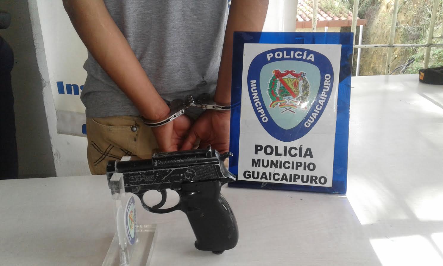 Portaba facsímil y lo agarró Poliguaicaipuro