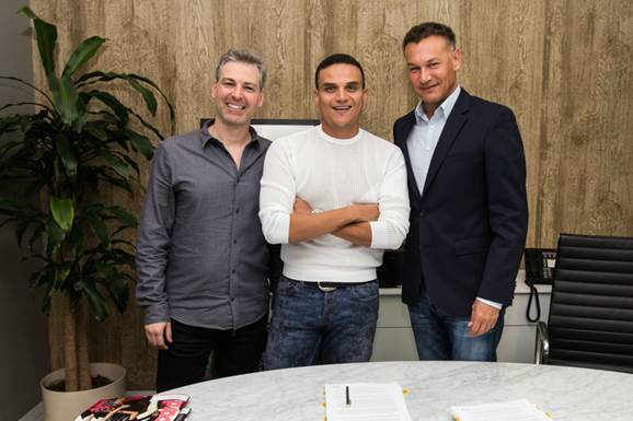 Silvestre Dangond firmó exclusiva con Sony Music Latin