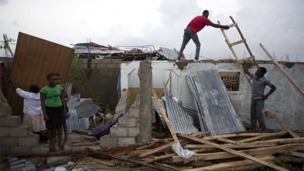 Sube a 100 la lista de víctimas de Matthew en Haití